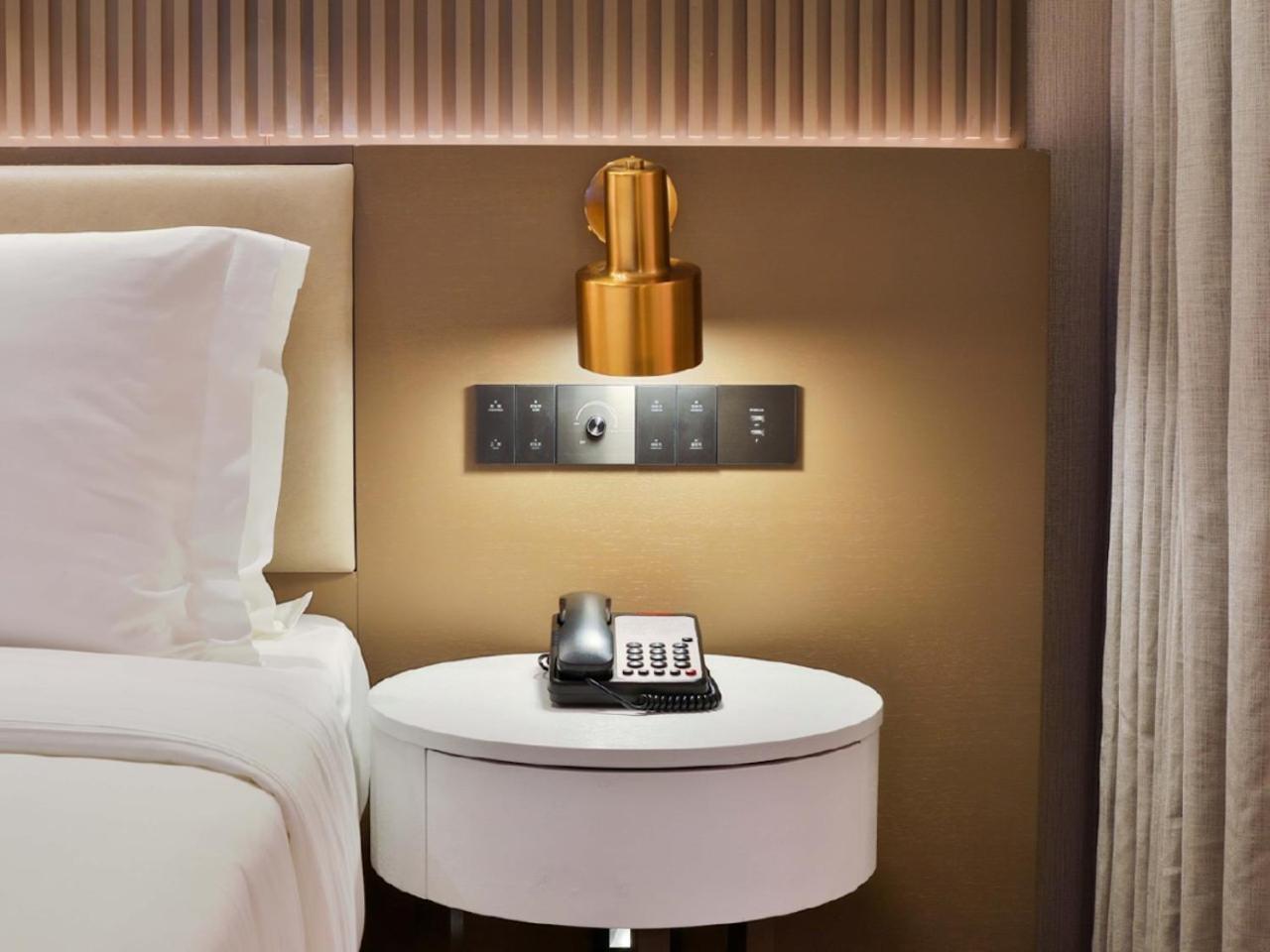 Crystal Orange - The Bund Jinling East Road 4*