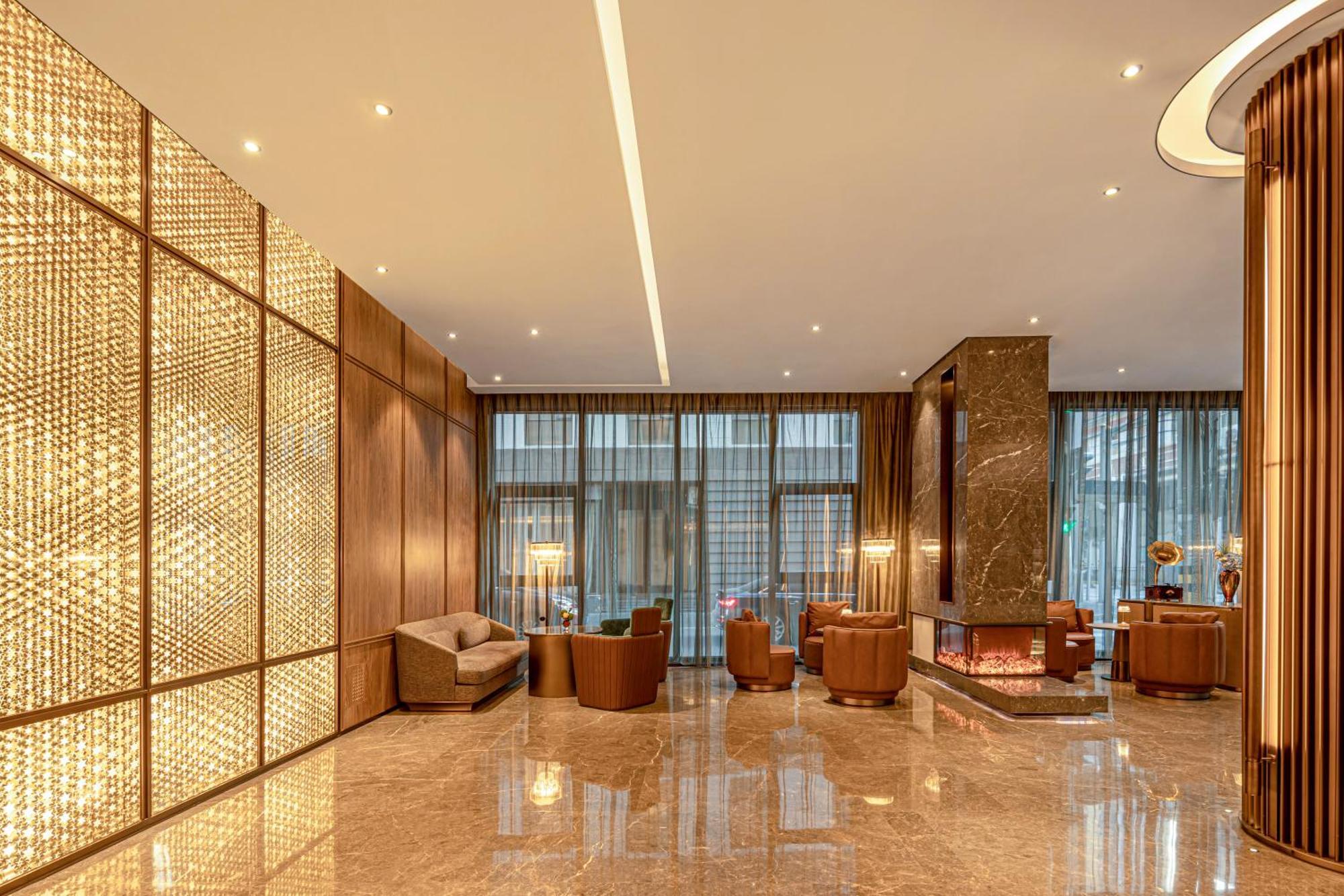 Crystal Orange - The Bund Jinling East Road