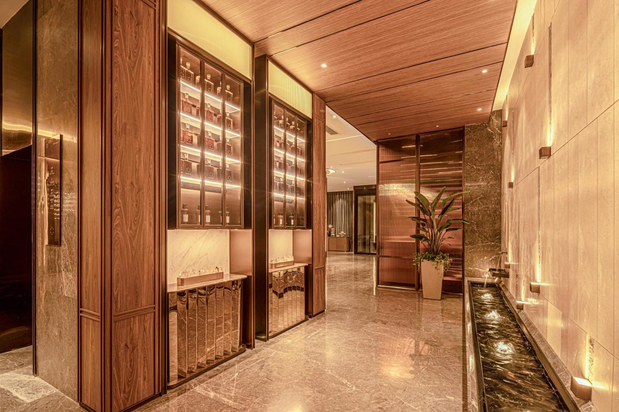 Crystal Orange - The Bund Jinling East Road 4*